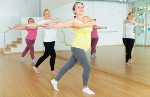 Danseterapi: 5 fordele og hvordan man praktiserer det derhjemme