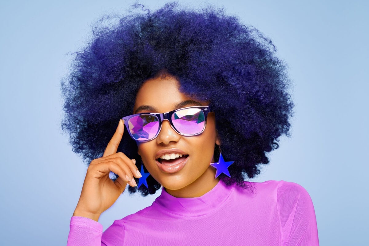 15 hårfarver til mørk hud, der fremhæver din skønhed