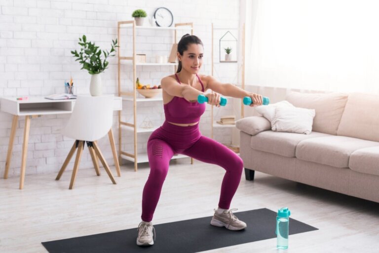 13 maveøvelser med håndvægte