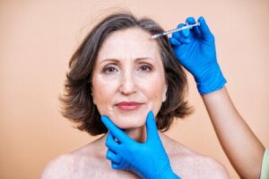 Samfundet er nødt til at fjerne stigmatiseringen omkring plastikkirurgi